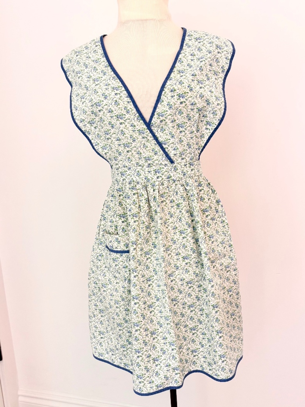 Vintage handmade crossover apron blue and green ditsy-floral blue trim